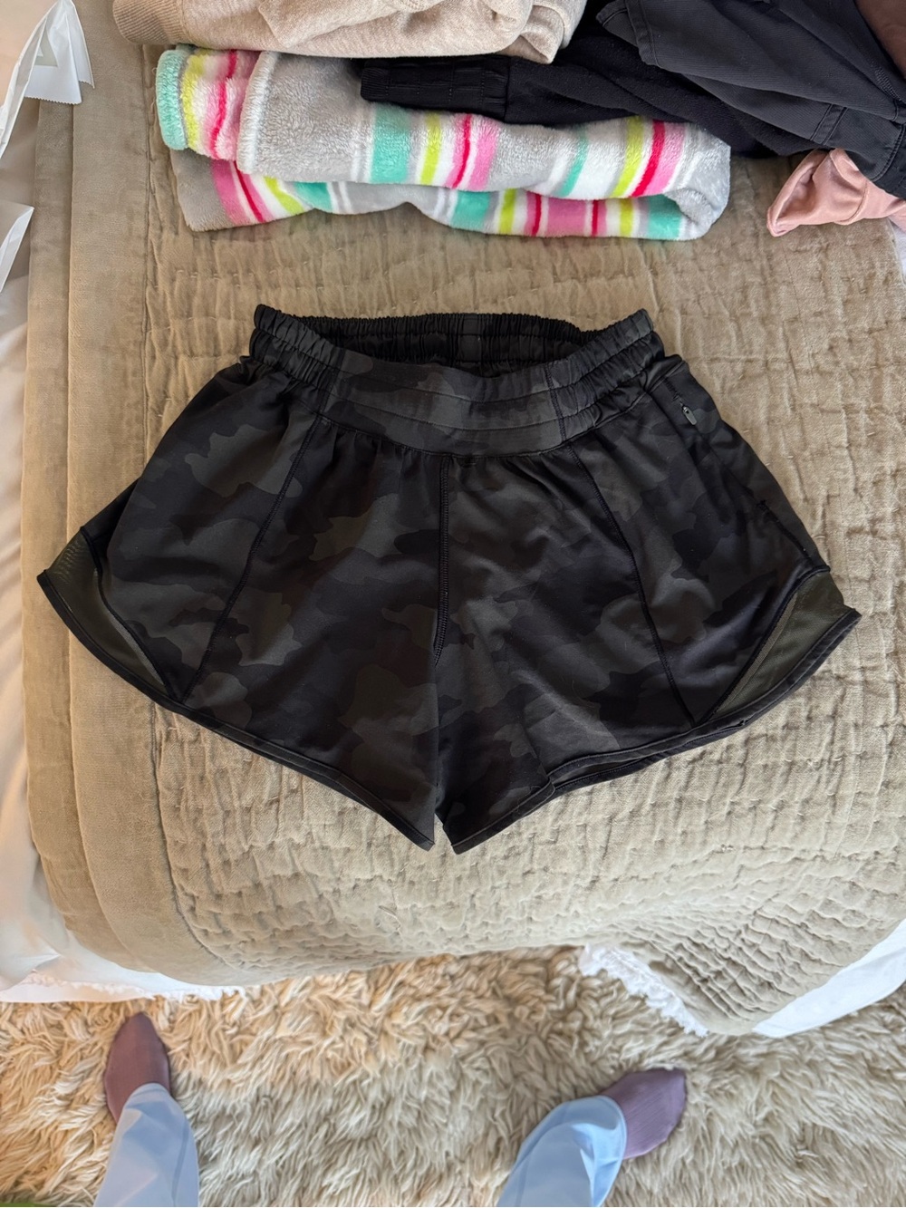 lululemon athletica Hotty Hot High-Rise Lined Short 4" - CAMO PRINT